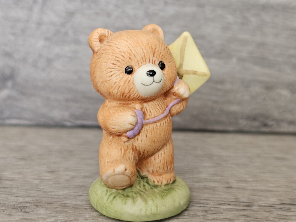 Russ Berrie Co Vintage Ceramic Bear & Kite Figurine Gift Collectible 206a